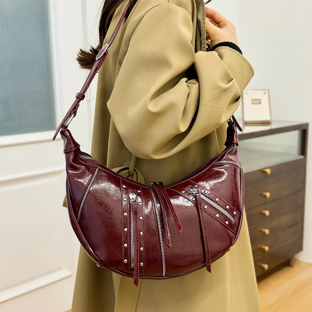 Vintage PU Leather Crescent Bag Y2K Women's Shoulder Bag with Inner Pocket Large Capacity Crossbody Bag Punk Style Messenger Bag