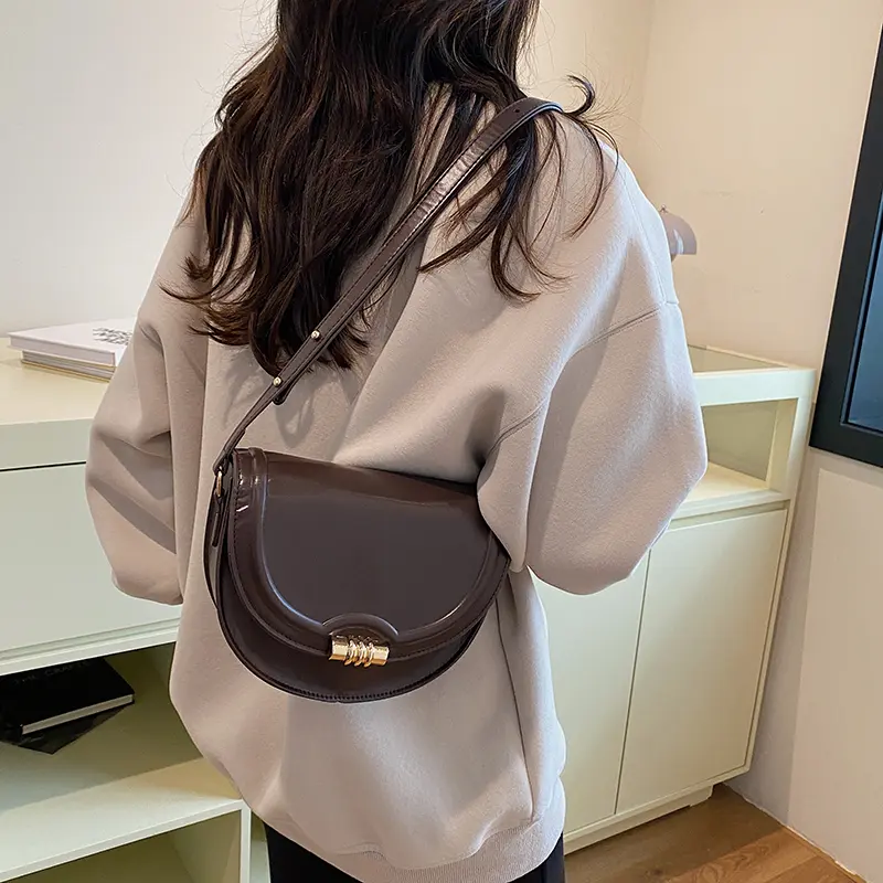 Small Saddle Purse for Women with Adjustable Strap Shoulder Bag PU Leather Solid Color Crossbody Purse for Work Travel