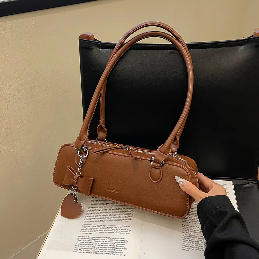 High-end PU Women Tote Purse Large Capacity Fashion Shoulder Bag Ladies Retro Solid Underarm Bag with Heart Pendant Chic Handbag