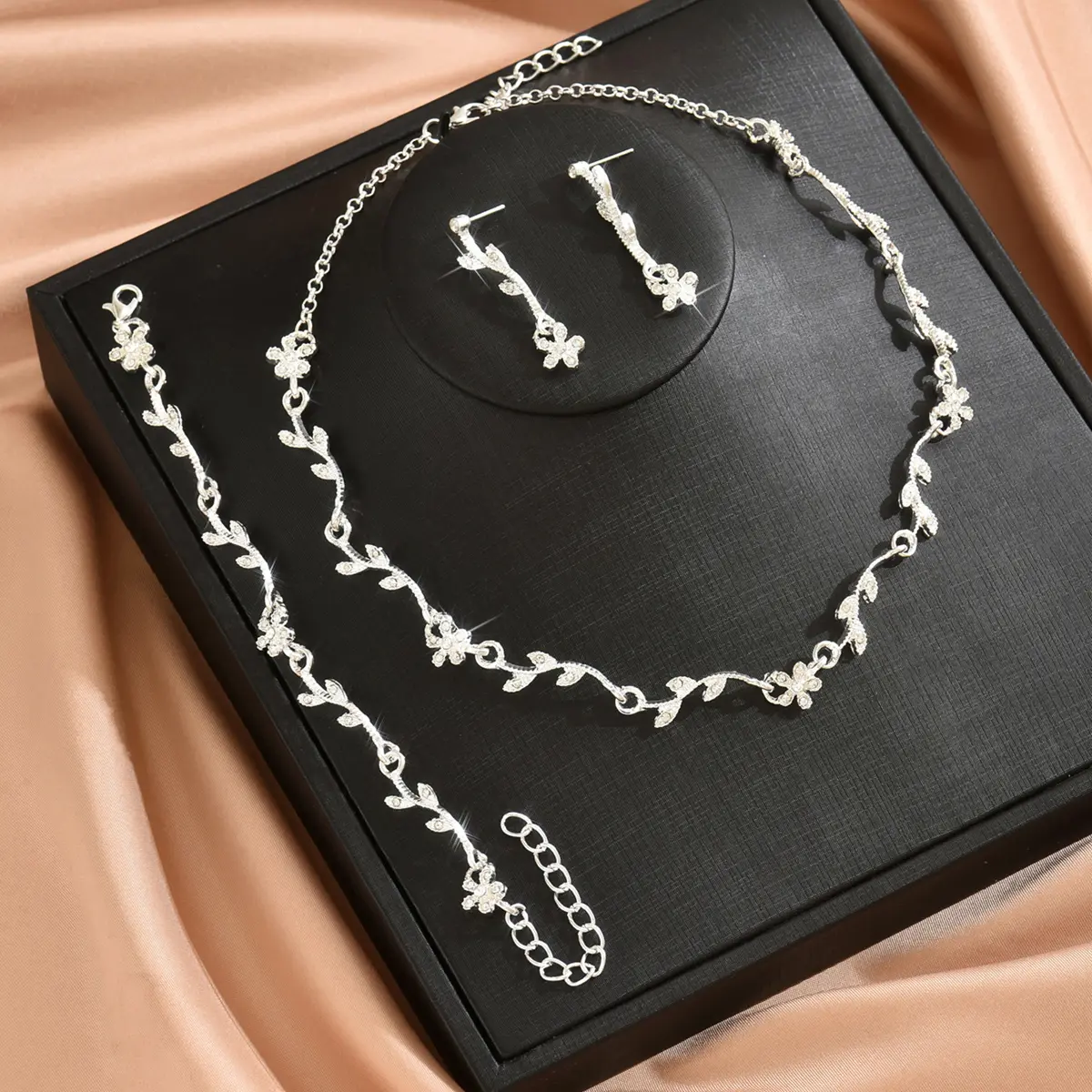 4PC Women's Fashion Necklace, Earrings, Bracelet, Jewelry Set with Design Sense Suitable for Wedding, Party, Festival Gifts
