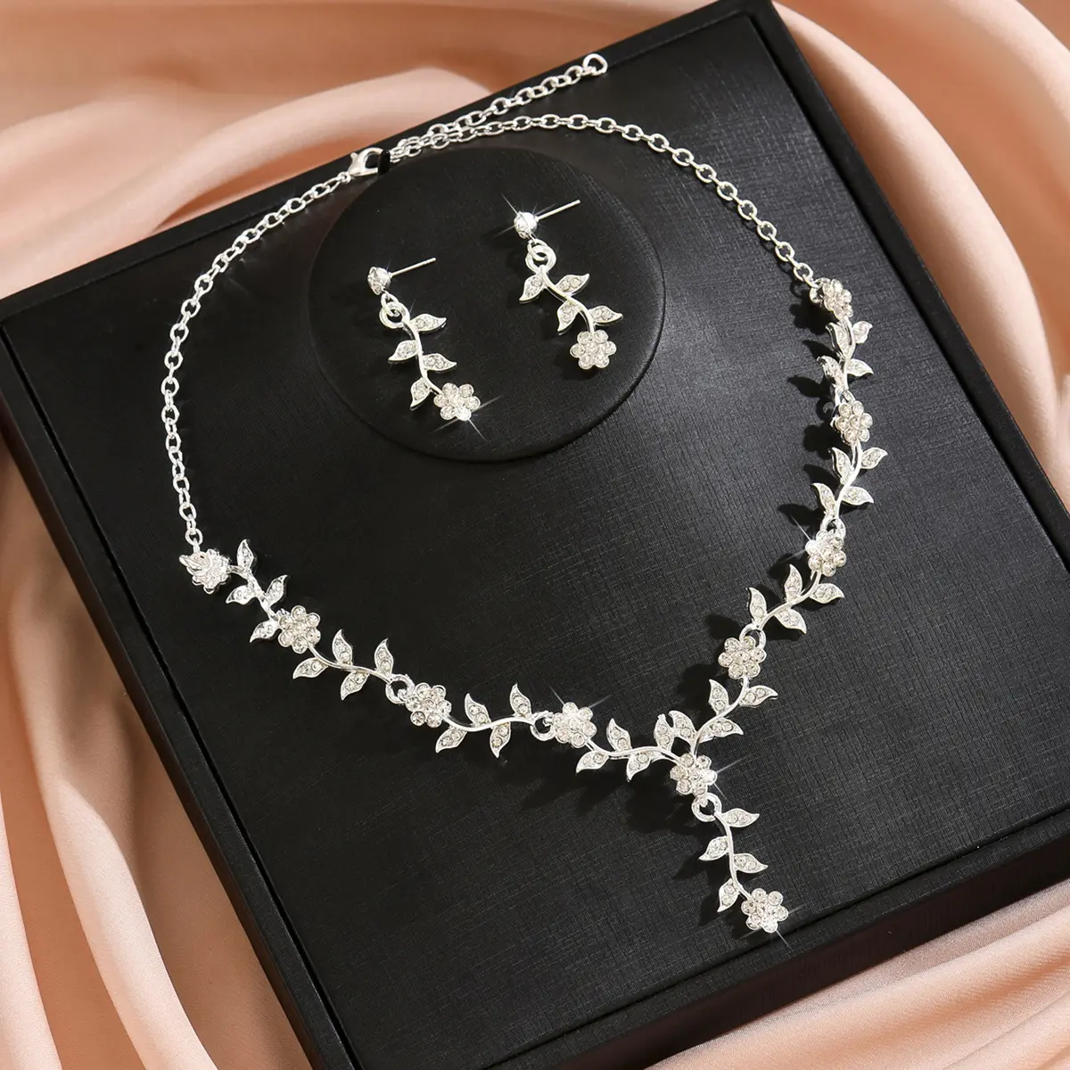 3PC Women's Fashion Design Flower Necklace Earrings Jewelry Set Suitable for Wedding, Party, Festival Gifts