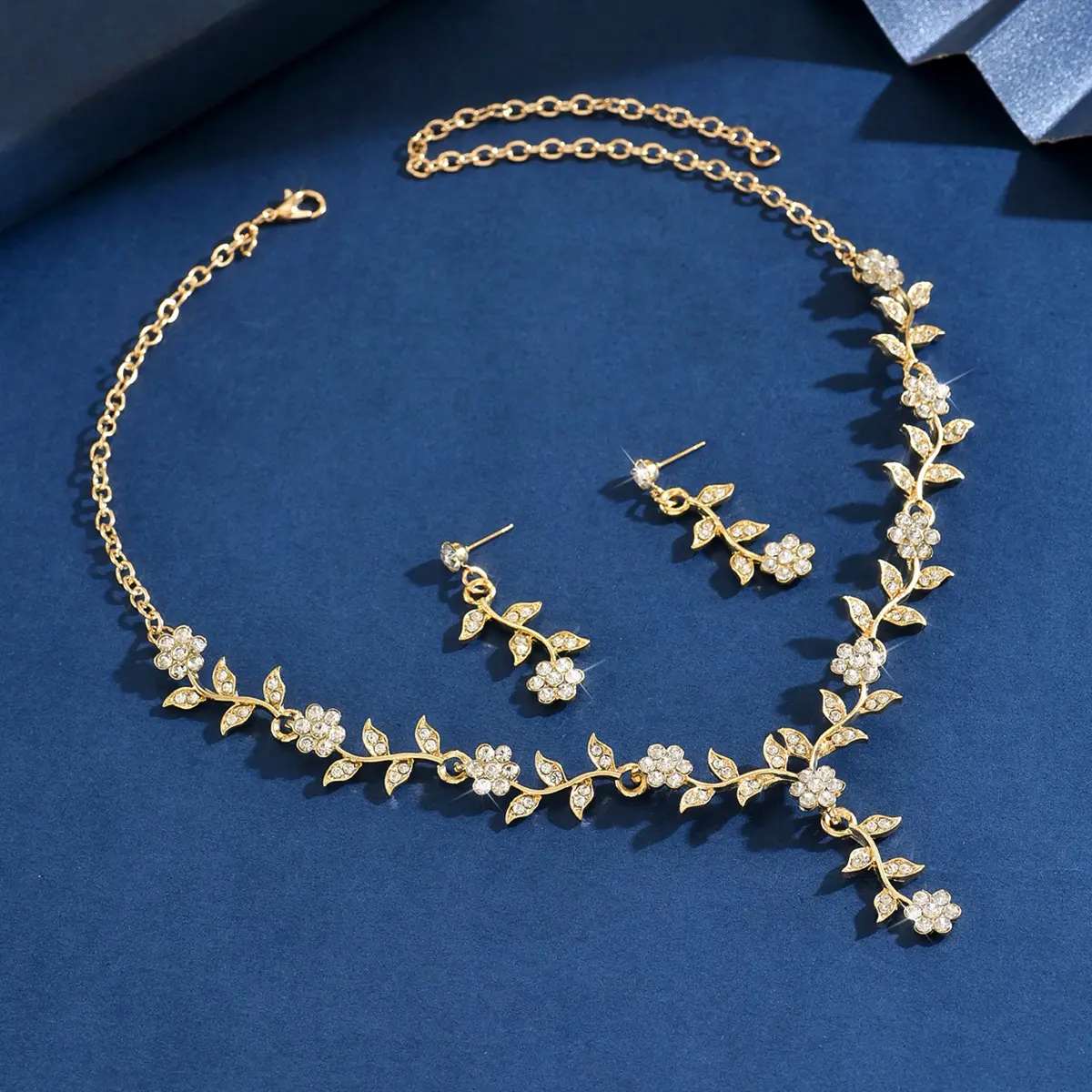 3PC Women's Fashion Design Flower Necklace Earrings Jewelry Set Suitable for Wedding, Party, Festival Gifts