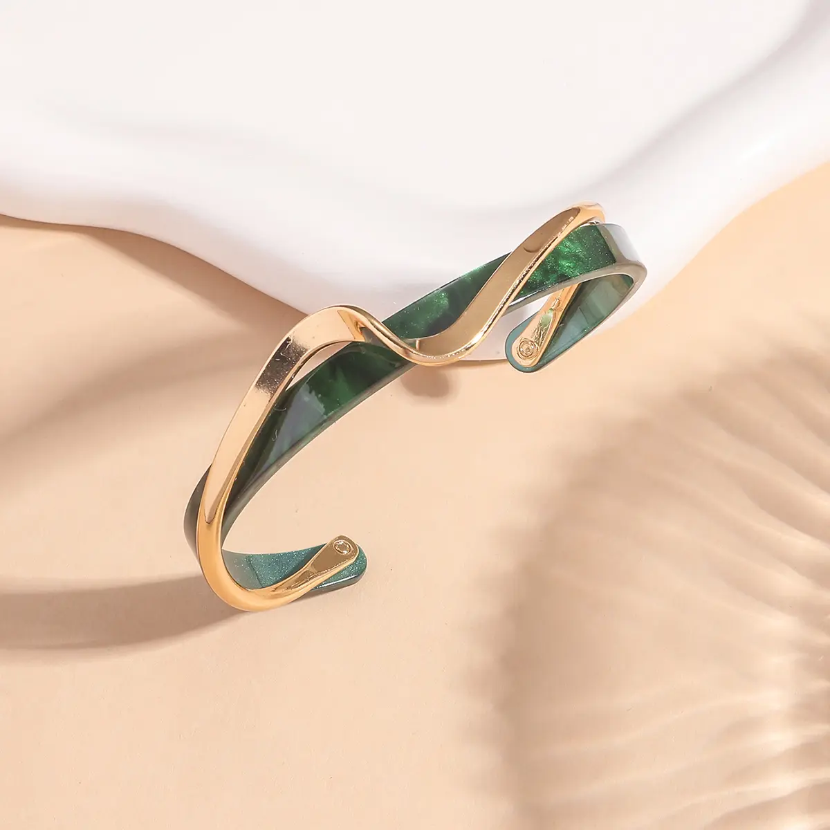 1PC Women's Fashion Light Luxury Gold Plated White Shell Twisted Cross Bracelet Date Travel Banquet Party Holiday Dressing Gift