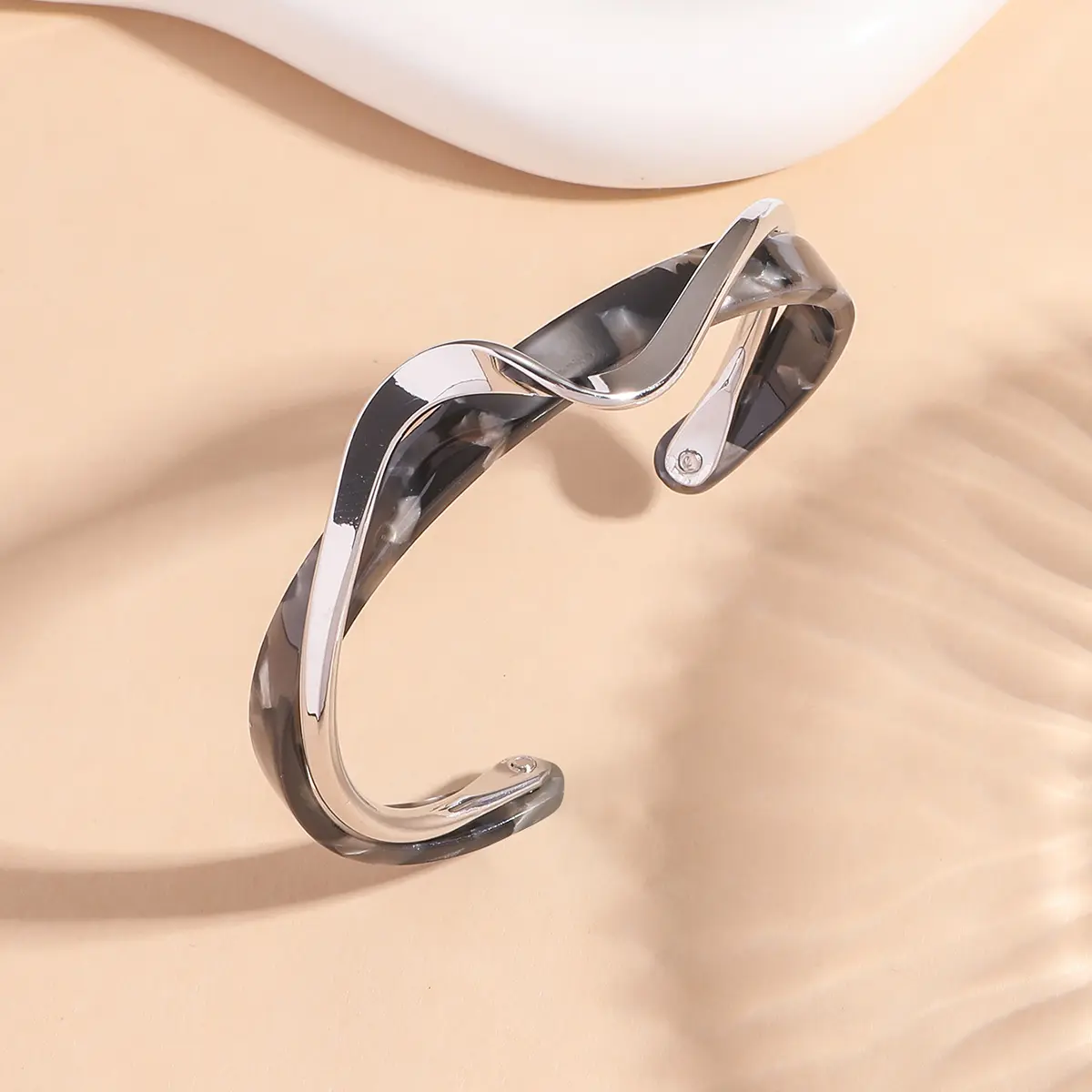 1PC Women's Fashion Light Luxury Gold Plated White Shell Twisted Cross Bracelet Date Travel Banquet Party Holiday Dressing Gift