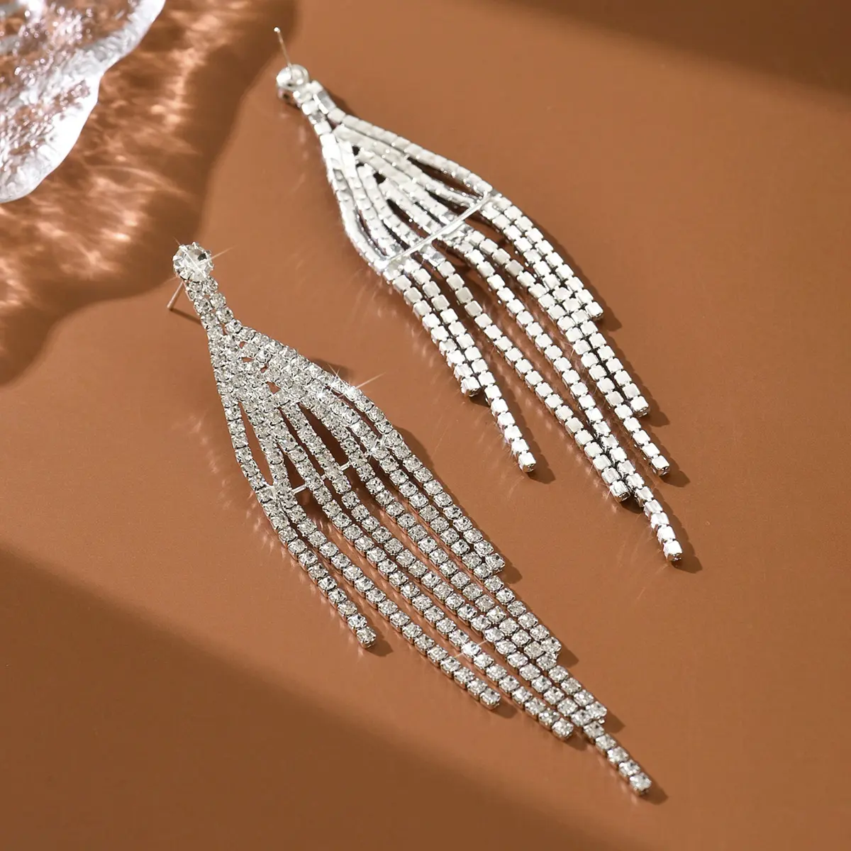 Ladies' fashionable design tassel earrings and jewelry are suitable for dates, parties, holidays, and gifts