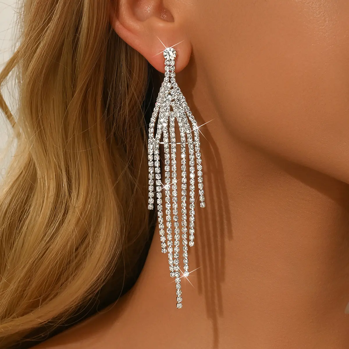Ladies' fashionable design tassel earrings and jewelry are suitable for dates, parties, holidays, and gifts