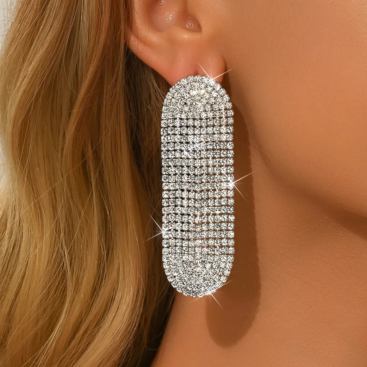 Ladies' fashionable oval geometric earrings and jewelry are suitable for dates, parties, festivals, and gifts