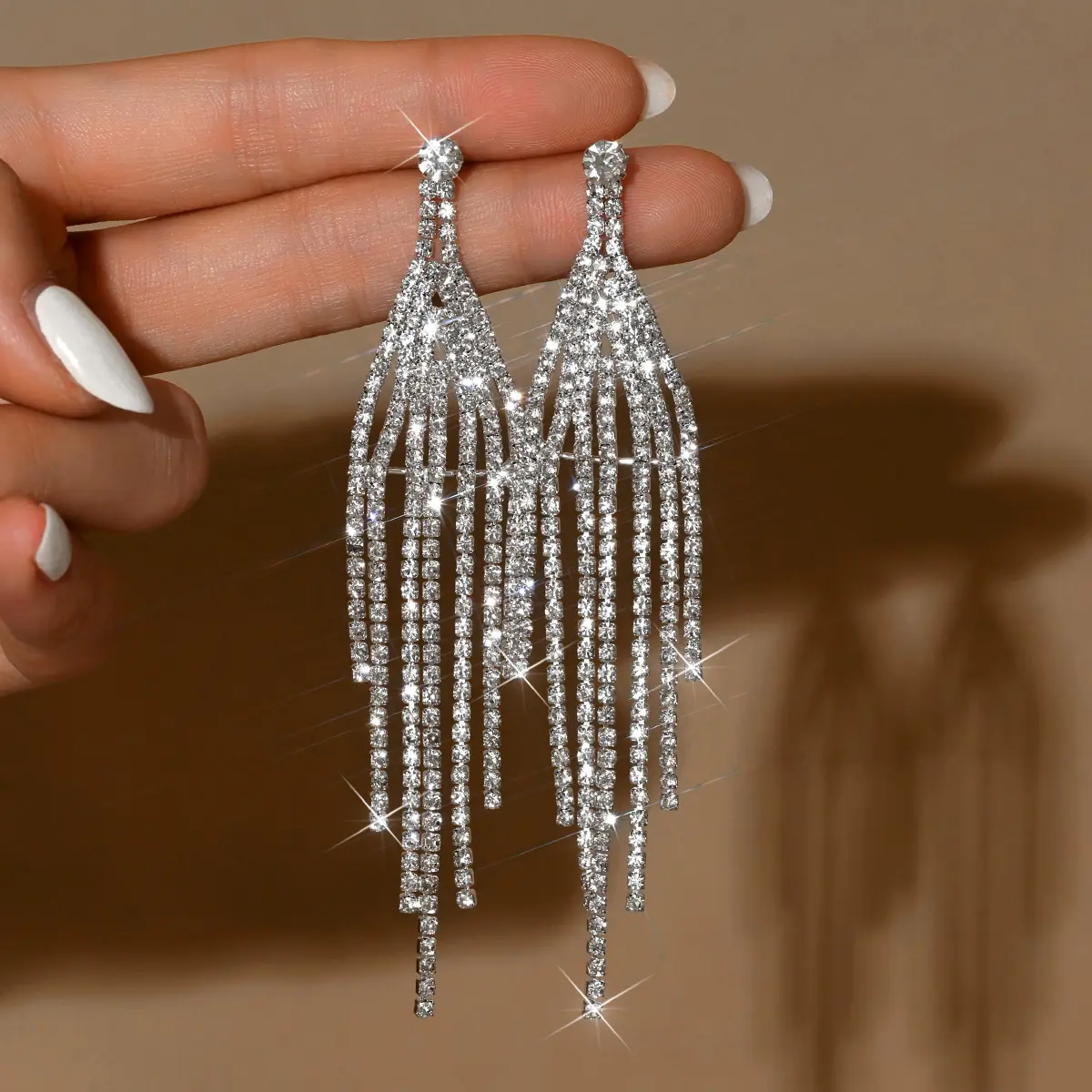 Ladies' fashionable design tassel earrings and jewelry are suitable for dates, parties, holidays, and gifts
