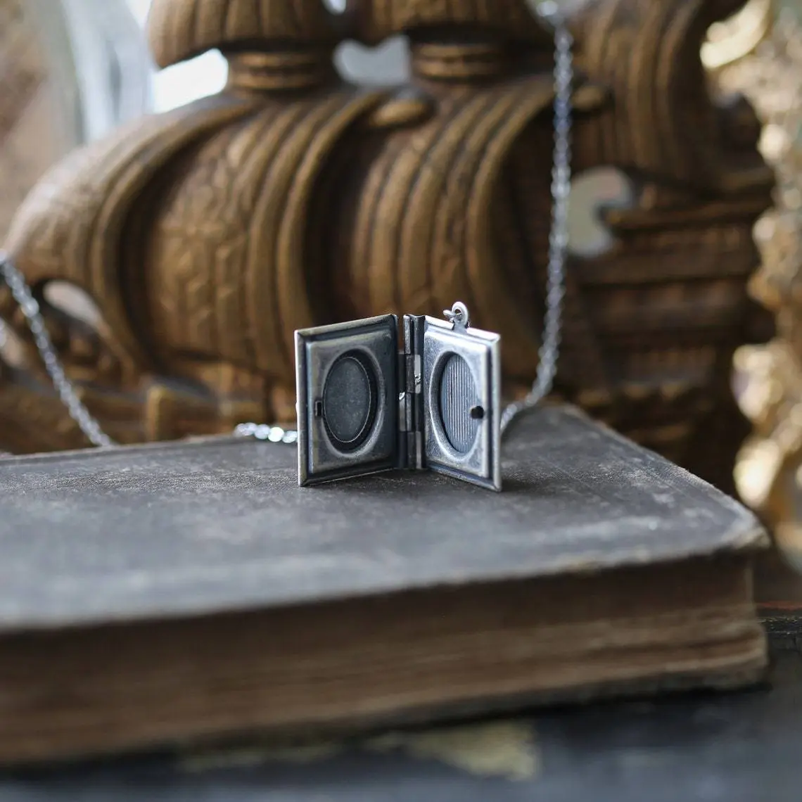 1PC Fashion Trendy White Cat Book Pendant Necklace Jewelry Suitable for Date, Party, Festival Gifts