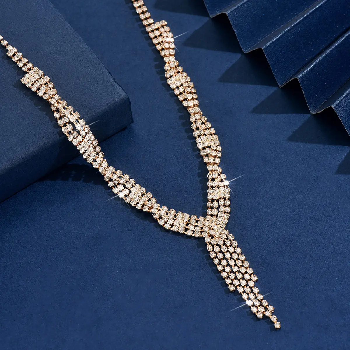 Ladies' fashion trend design, tassel necklace, jewelry suitable for dates, parties, holidays, gifts