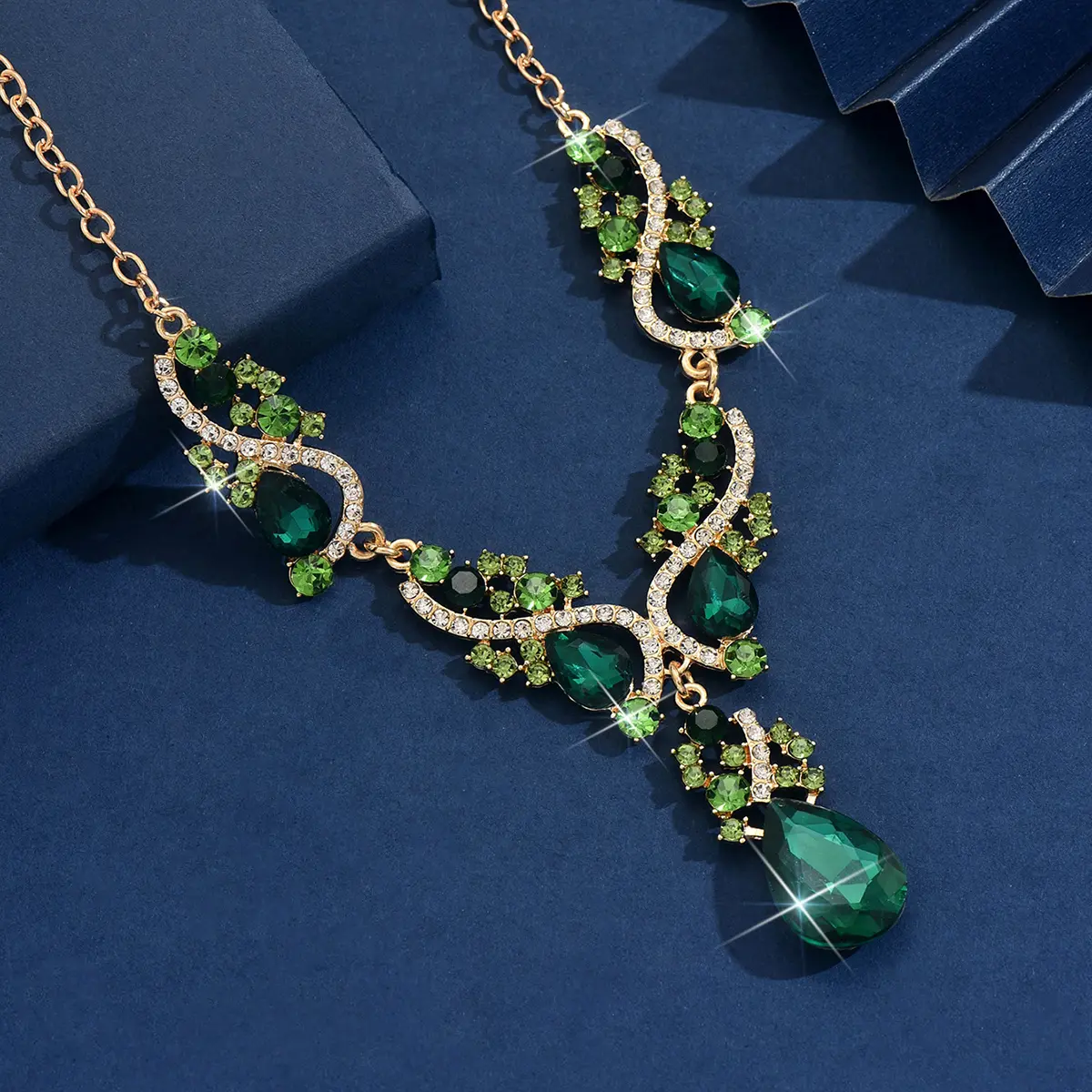 Ladies' fashion trend design, light luxury necklace, jewelry suitable for dates, parties, holidays, gifts