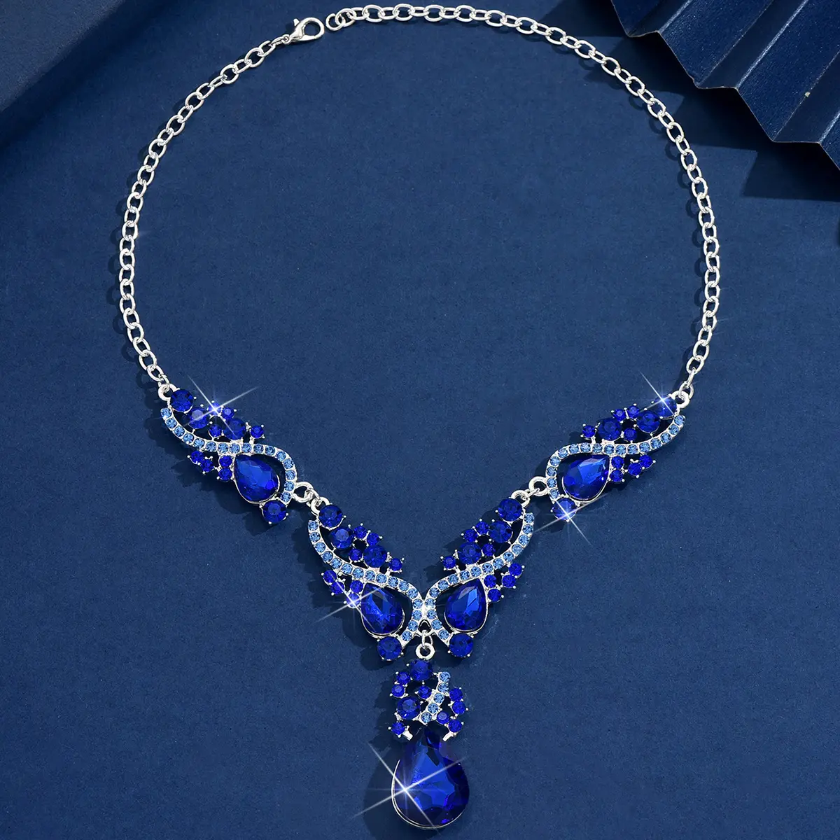 Ladies' fashion trend design, light luxury necklace, jewelry suitable for dates, parties, holidays, gifts