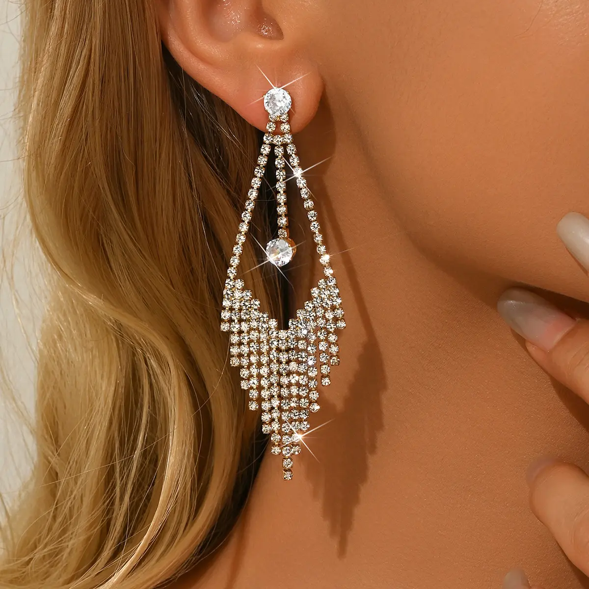 Ladies' fashionable tassel earrings and jewelry are suitable for dates, parties, festivals, and gifts