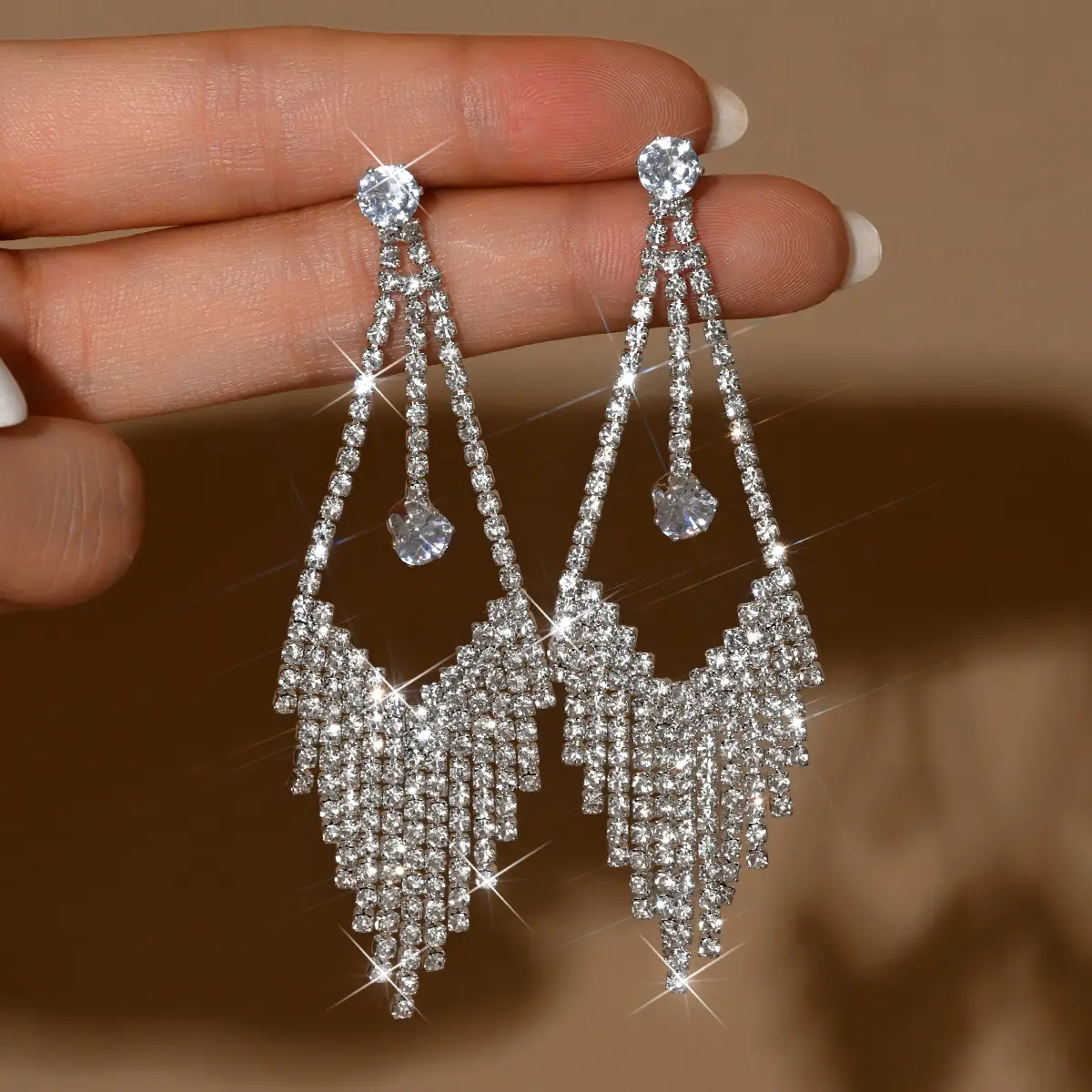 Ladies' fashionable tassel earrings and jewelry are suitable for dates, parties, festivals, and gifts