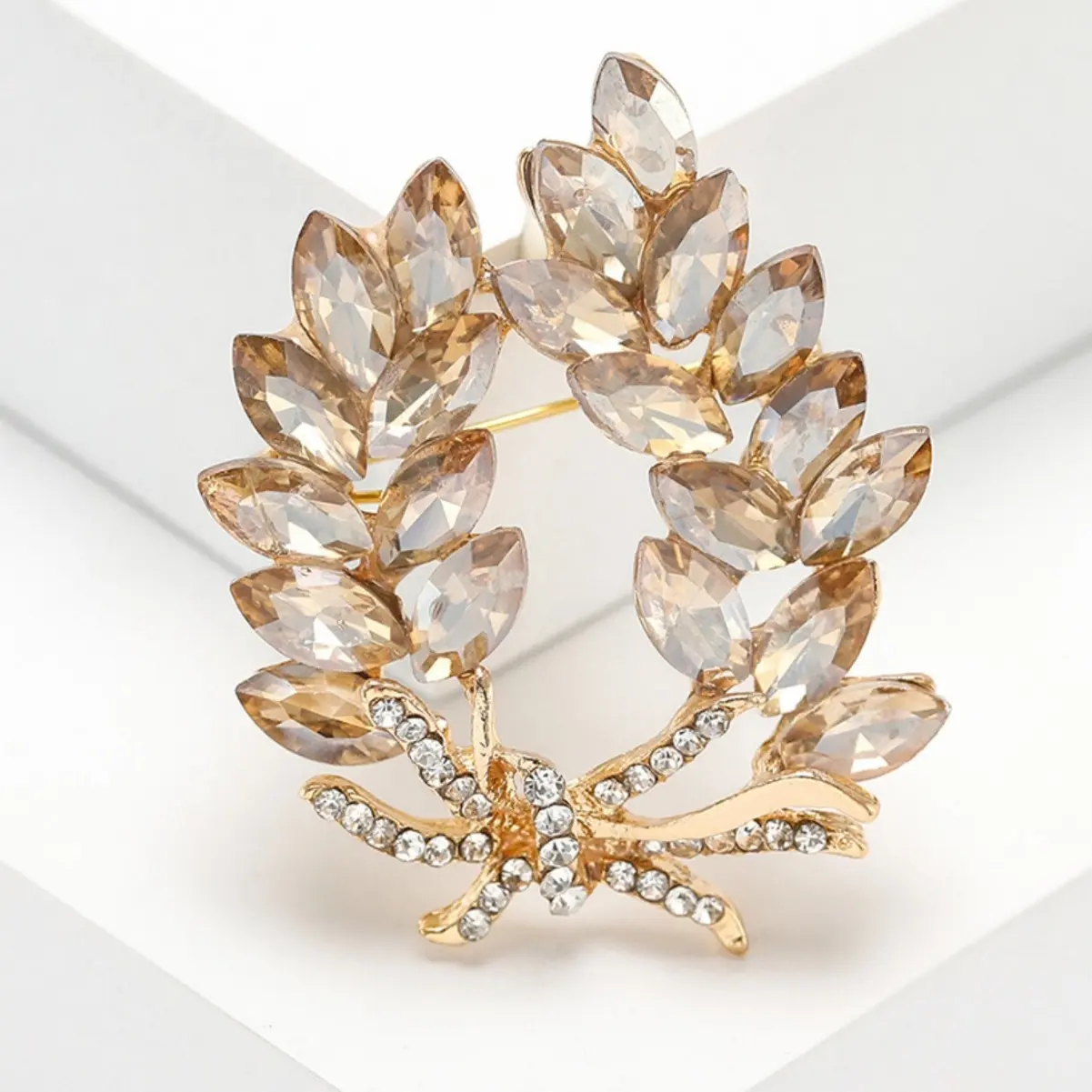 1PC Women's European and American Fashion Trend Leaf Flower Art Crystal brooch Fashion Dressing Banquet Party Festival Gift
