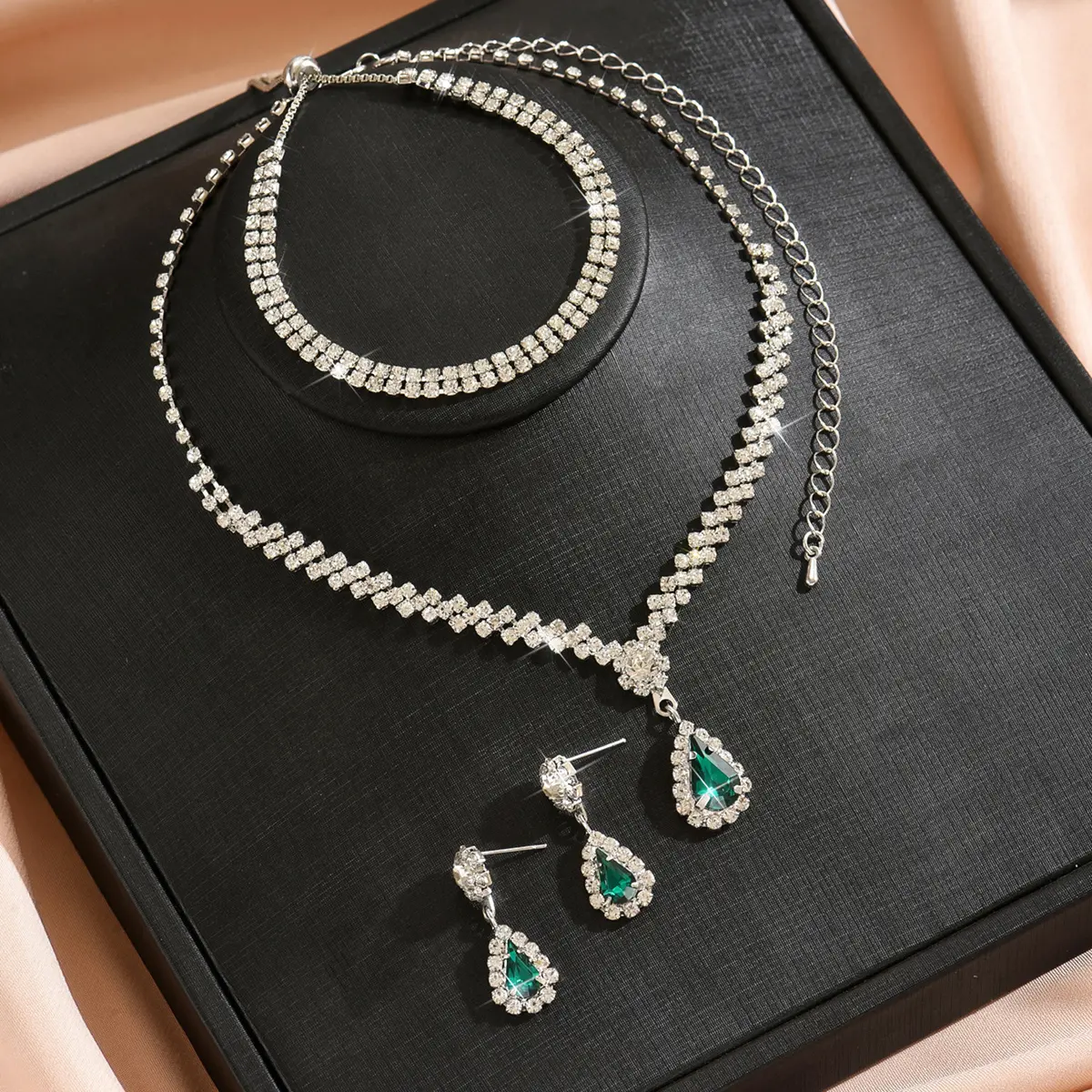 4PC Women's Fashion Waterdrop Flower Necklace Earrings Bracelet Jewelry Set Versatile Party Festival Gift