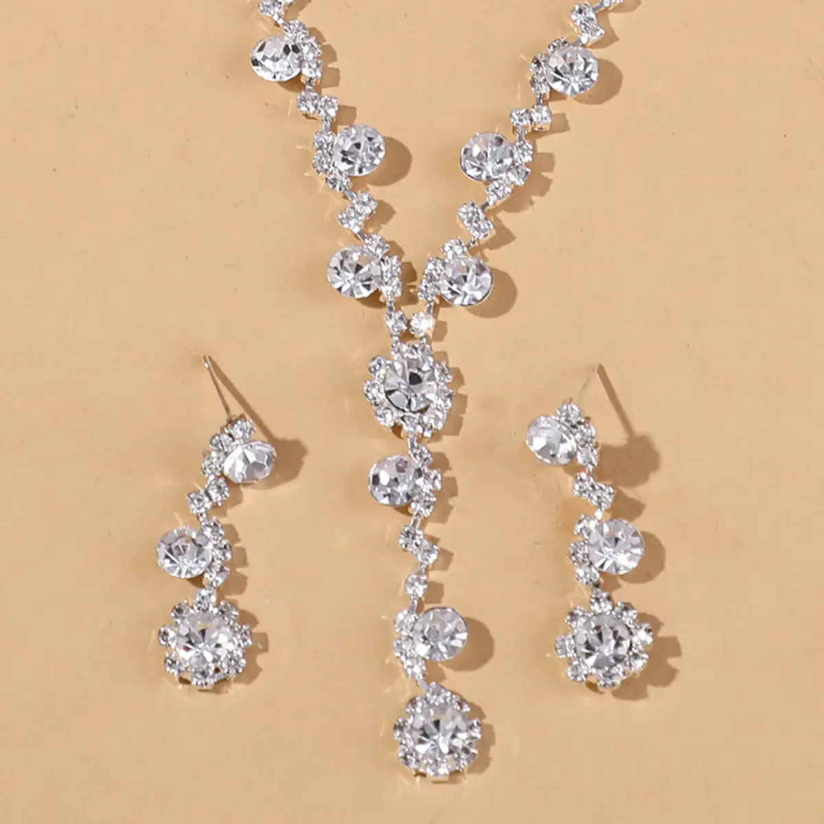 3 pieces of women's fashionable flower rhinestone necklace with earrings set for banquet and party accessories