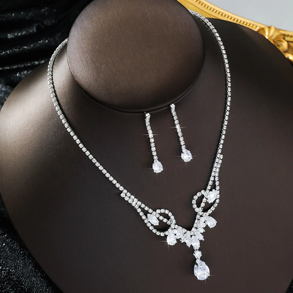 3PC women's fashionable necklace and earring set with rhinestone and water droplet design, suitable for weddings, parties, and h