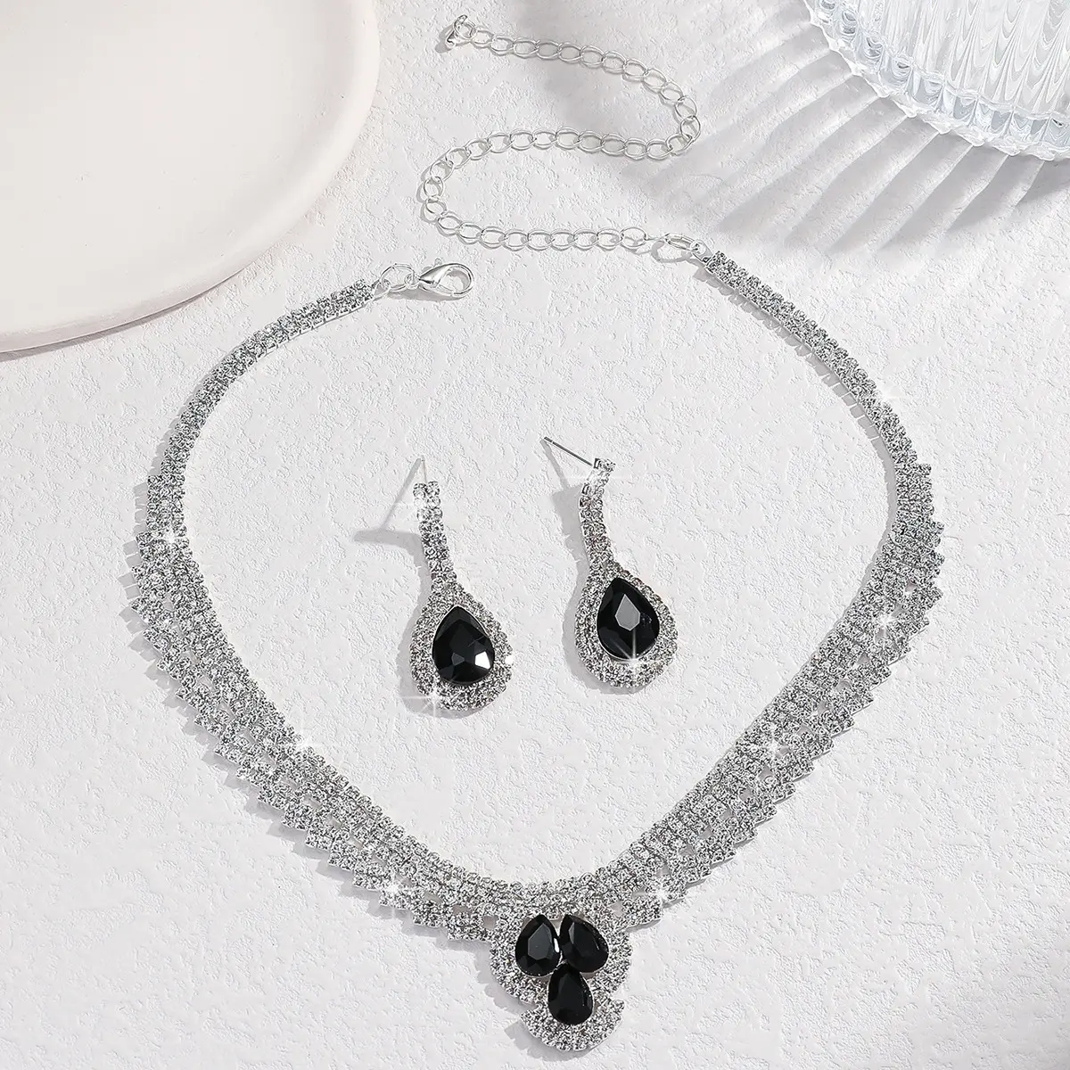 3 Women's Fashion Jewelry Set Geometric Necklace Earrings Jewelry Set Suitable for Party and Holiday Gifts