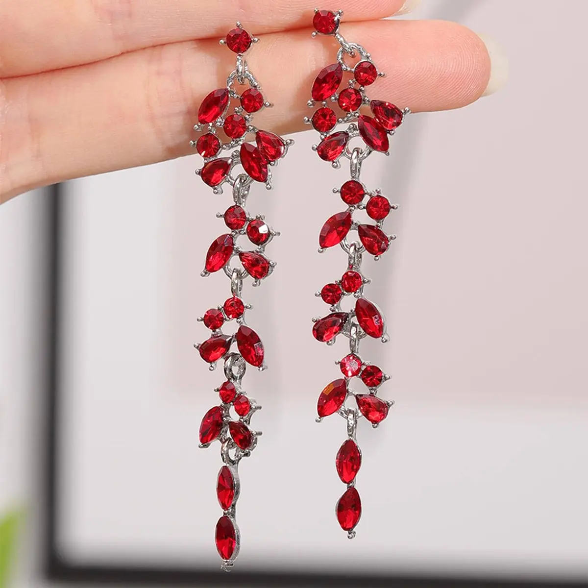 2pcs fashionable and high-end long tassel full diamond leaf earrings for women's banquet dress accessories
