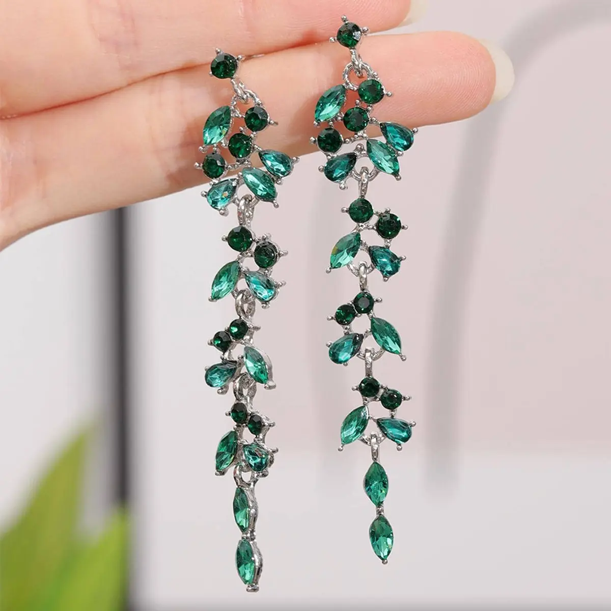2pcs fashionable and high-end long tassel full diamond leaf earrings for women's banquet dress accessories