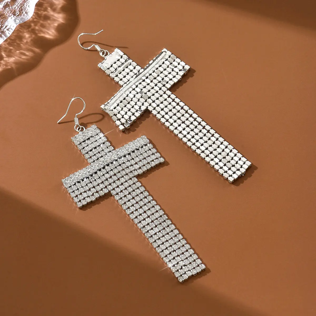 Ladies' fashionable design earrings and jewelry are suitable for dates, parties, festivals, and gifts