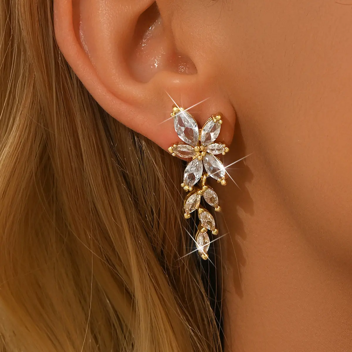 Ladies' fashionable design, leaf drop earrings, jewelry accessories suitable for dates, parties, holidays, gifts