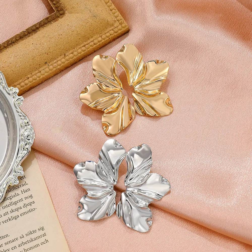 2PC women's fashionable and trendy design petal earrings are suitable for gatherings, festivals, dressing up as gifts