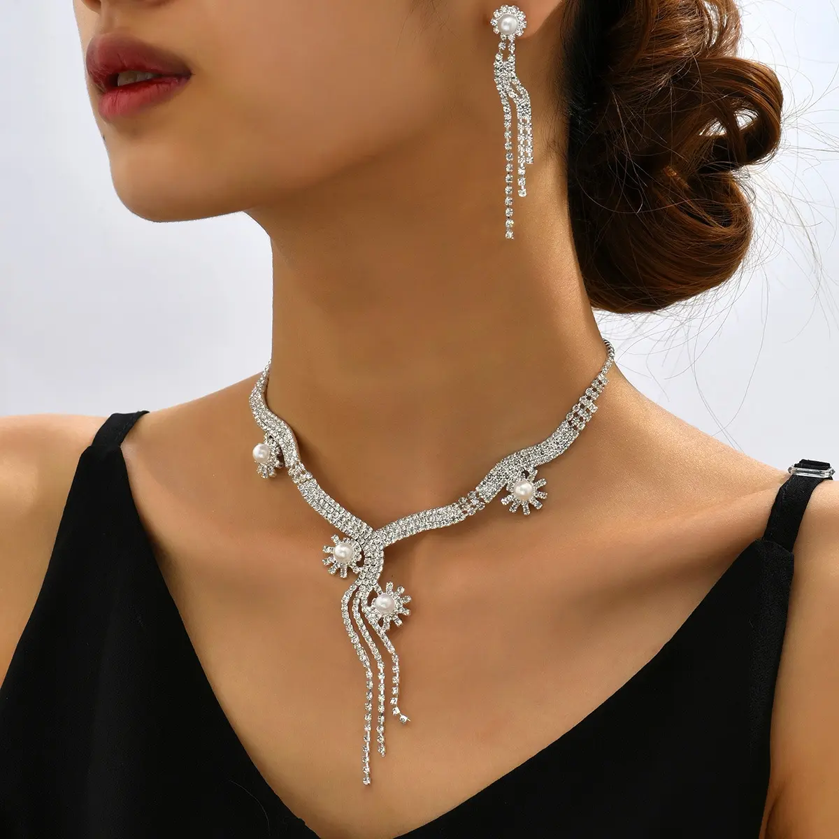 3PC Women's Fashion Sunflower Inlaid Diamond Necklace Earrings Jewelry Set Light Luxury Style Design Jewelry