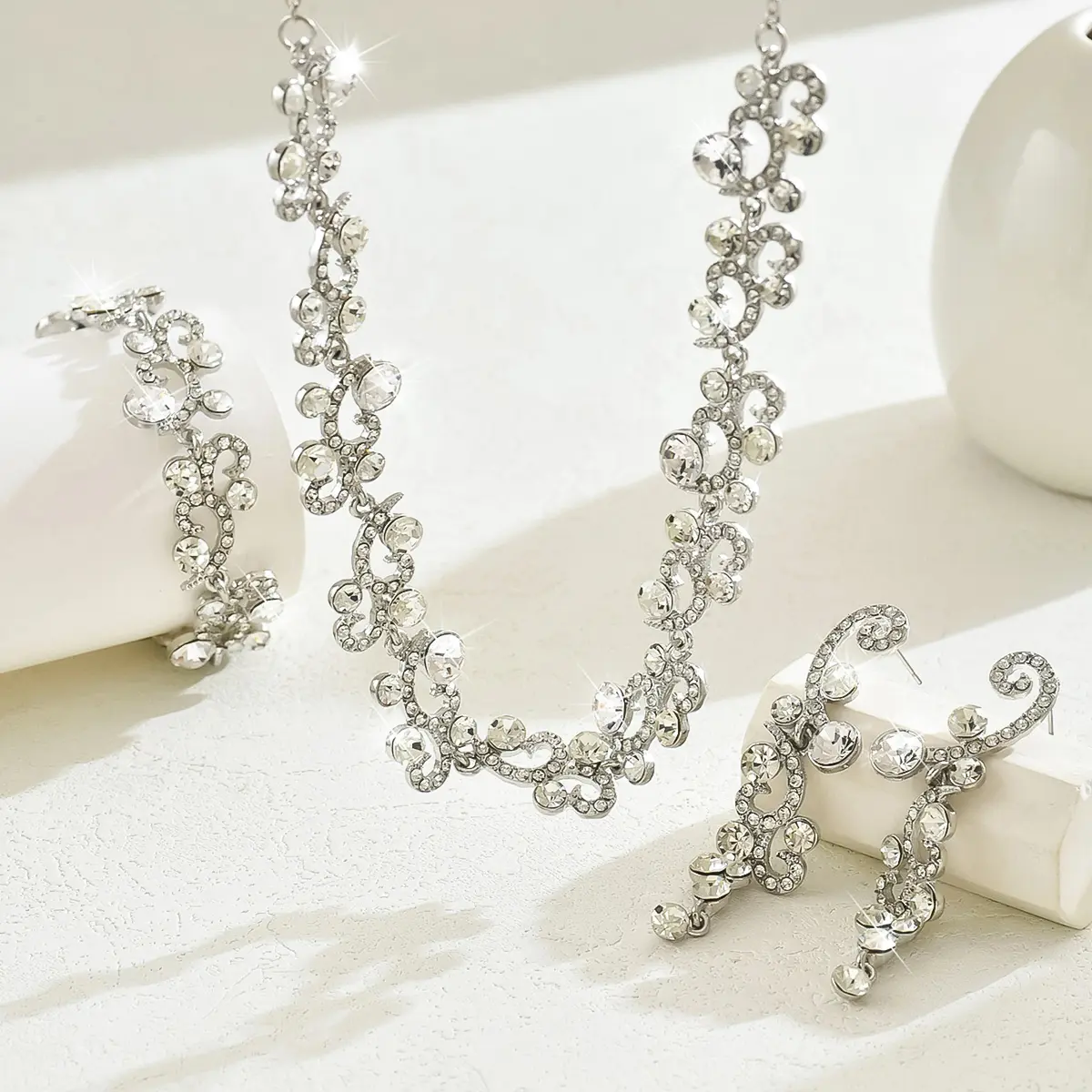 4PC Women's Fashion Water Diamond Petal Necklace Earrings Bracelet Set, Suitable for Wedding, Party, and Festival Gifts