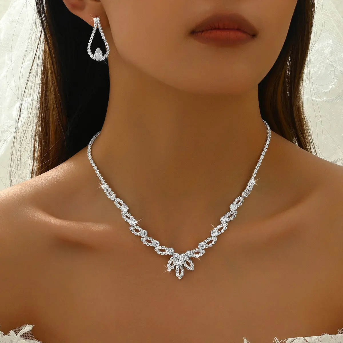 4PC Women's Trendy Claw Chain Temperament Flower Earrings Necklace Bracelet Ring Jewelry Set Wedding Banquet Party Holiday Gift