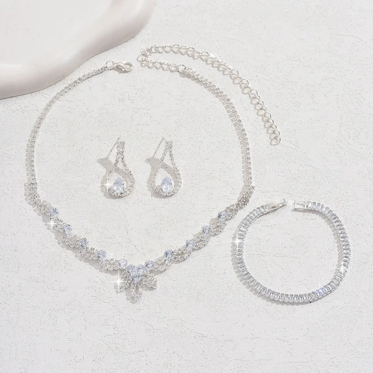 4PC Women's Trendy Claw Chain Temperament Flower Earrings Necklace Bracelet Ring Jewelry Set Wedding Banquet Party Holiday Gift