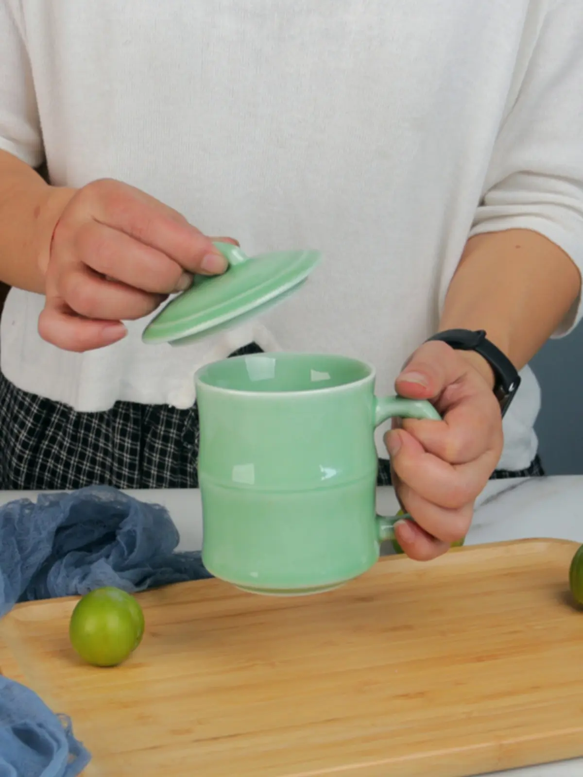 Celadon teacup with lid and handle bamboo leaf gentleman cup ceramic office water cup for homechinoiserie personal cup mug
