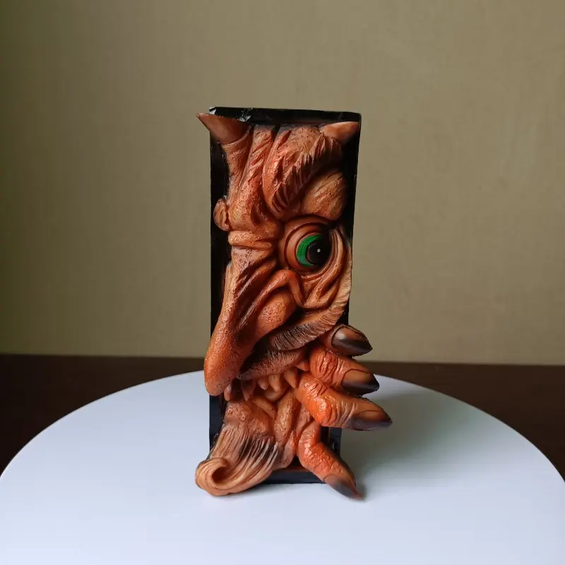 Bookshelf Monster Halloween Peeping on The Bookshelf Monster Horror Human Face Resin Bookstand Creative LifelikeMonster