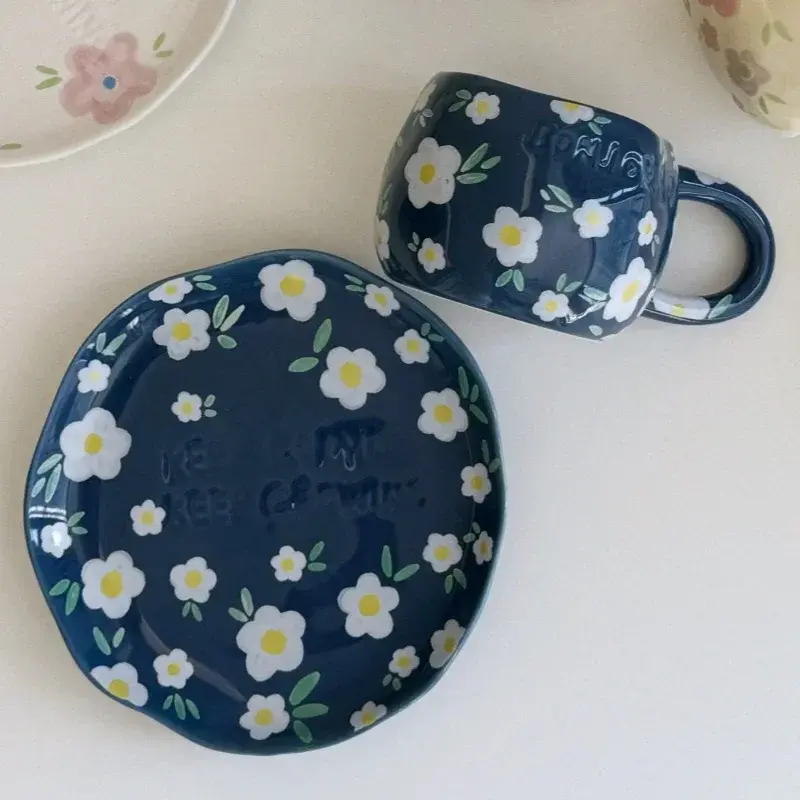 Cute Coffee Cup and Saucer Hand-painted Flower Love Heart Pattern Ceramic Cups Afternoon Tea Mug Home Office Water Cups Gifts