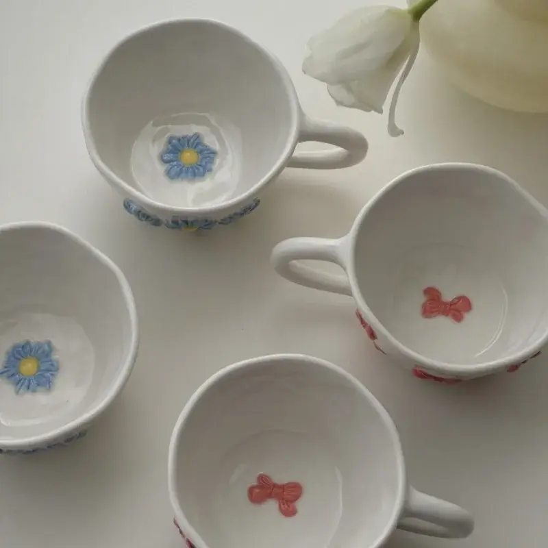 Ceramic Hand-painted Relief Mug Irregular Underglaze Colored Coffee Cup with Handle Daisy Bow Breakfast Cup Oatmeal Brewing Cup