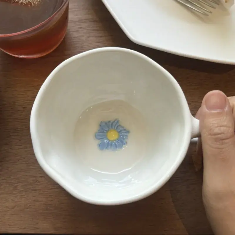 Ceramic Hand-painted Relief Mug Irregular Underglaze Colored Coffee Cup with Handle Daisy Bow Breakfast Cup Oatmeal Brewing Cup