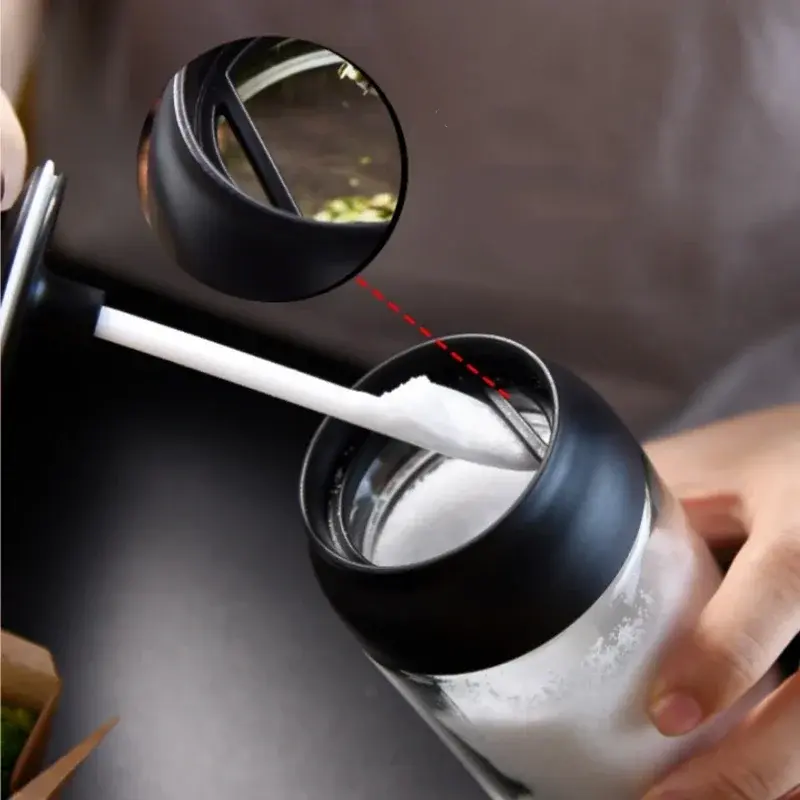 2pcs 250ML Oil Bottle Moisture-proof with Lid Spoon Pepper Jar Salt Shaker Combination Glass Kitchen Dining Seasoning Bottle