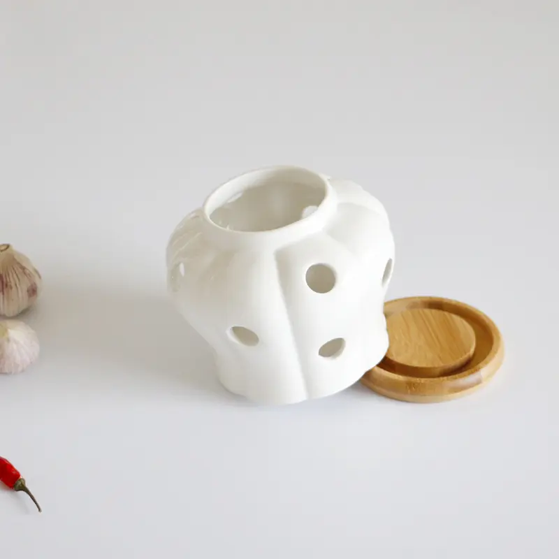 Pumpkin Jar with Lid Hollow Out Kitchen Ventilation Storage Tank Durable Ceramic Garlic Ginger Dried Chili Pepper Storage Jars