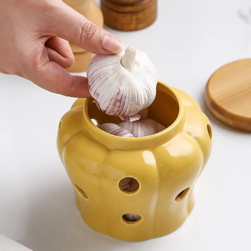 Pumpkin Jar with Lid Hollow Out Kitchen Ventilation Storage Tank Durable Ceramic Garlic Ginger Dried Chili Pepper Storage Jars