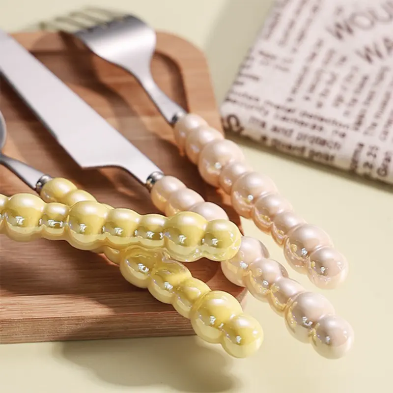 4Pcs/Set Luxury Ceramic Pearl Handle Cutlery Set Knife Fork Spoon Creative Cute Soup Spoon Western Food Steak Knife Spoon Fork