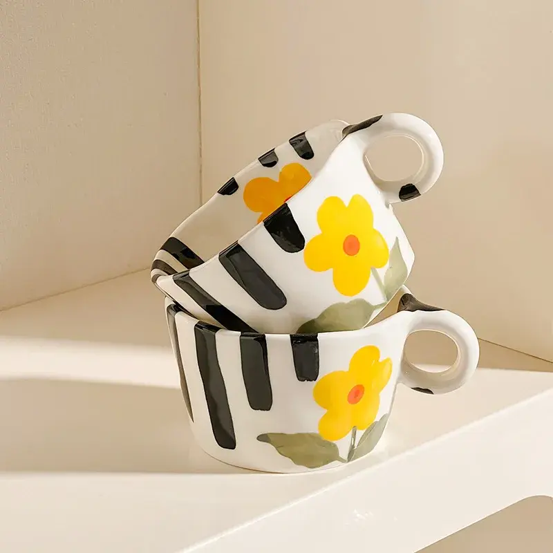 300ML Ceramic Mugs Hand Pinched Irregular Mug Hand-painted Strawberry Flower Coffee Cup Breakfast Milk Afternoon Tea Cup Gift