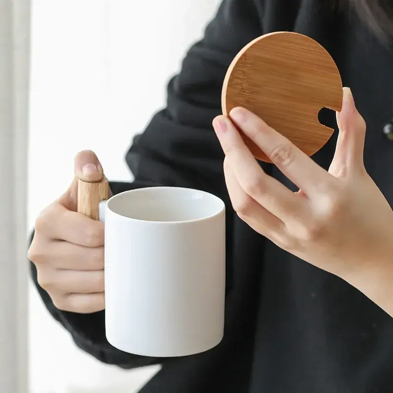 Wooden Handle Mugs with Lid and Spoon Coffee Milk Nordic Cups Drinkware Coffeeware Teaware Ceramic Cup Kitchen Accessories