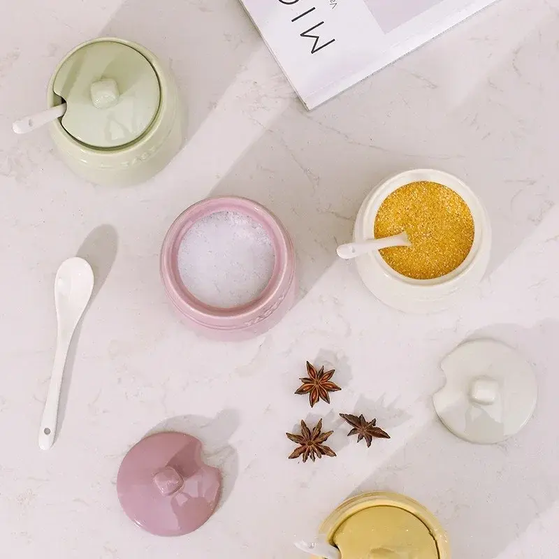 Gradient Ceramic Spice Jar Kitchen salt Seasoning Jar Pepper Seasoning Bottle with Lid Spoon Kitchen Countertop Spice Sugar Jars