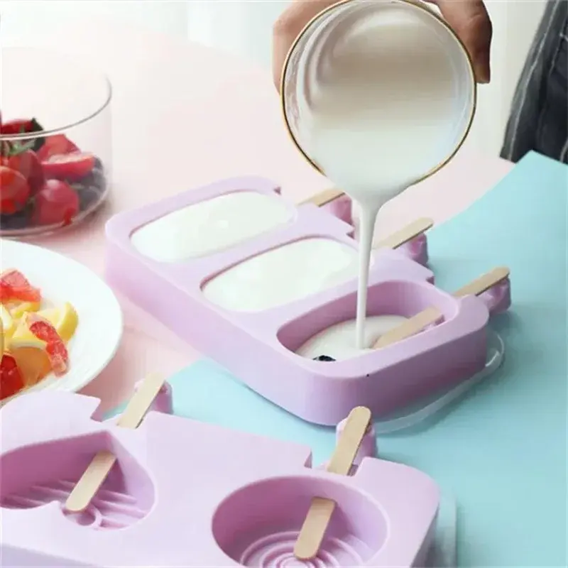 Silicone Ice Cream Mold with Lid and Sticks Cartoon Rabbit/Pig/Snowman DIY Homemade Ice Lolly Mold Cute Image Popsicles Molds