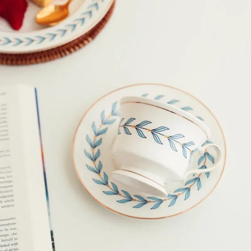 Ins style Ceramics Mug Retro Golden Trim British Afternoon Teacup Bone China Cup Coffee cup with Saucer Breakfast dessert Cup