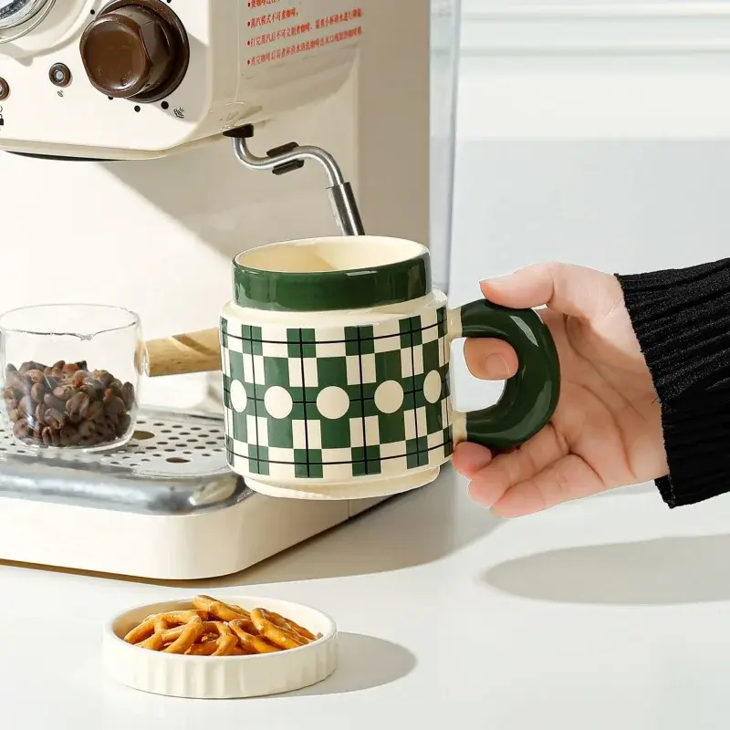400ml Checkerboard Flower Pattern Ceramic Cup with Lid and Handle Coffee Cup Home Office Breakfast Milk Cups Birthday Gift