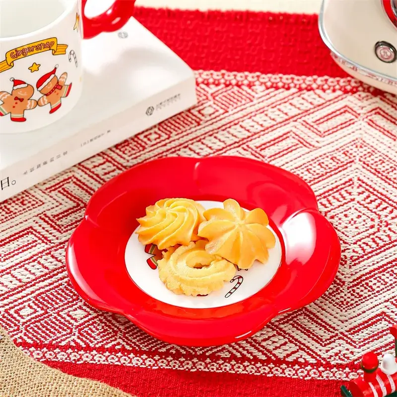 Exquisite Christmas Gift Ceramic Cup Santa Coffee Mugs and Saucers with Spoon Xmas Party Afternoon Tea Cups Breakfast Milk Cup