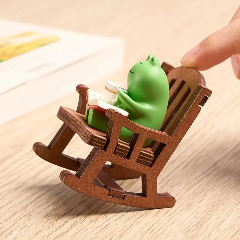 Mini Cute Cartoon Frog Rocking Chair Sculpture Pendant Coffee Desk Lamp Frog Resin Office Desktop Decoration Car Interior Crafts