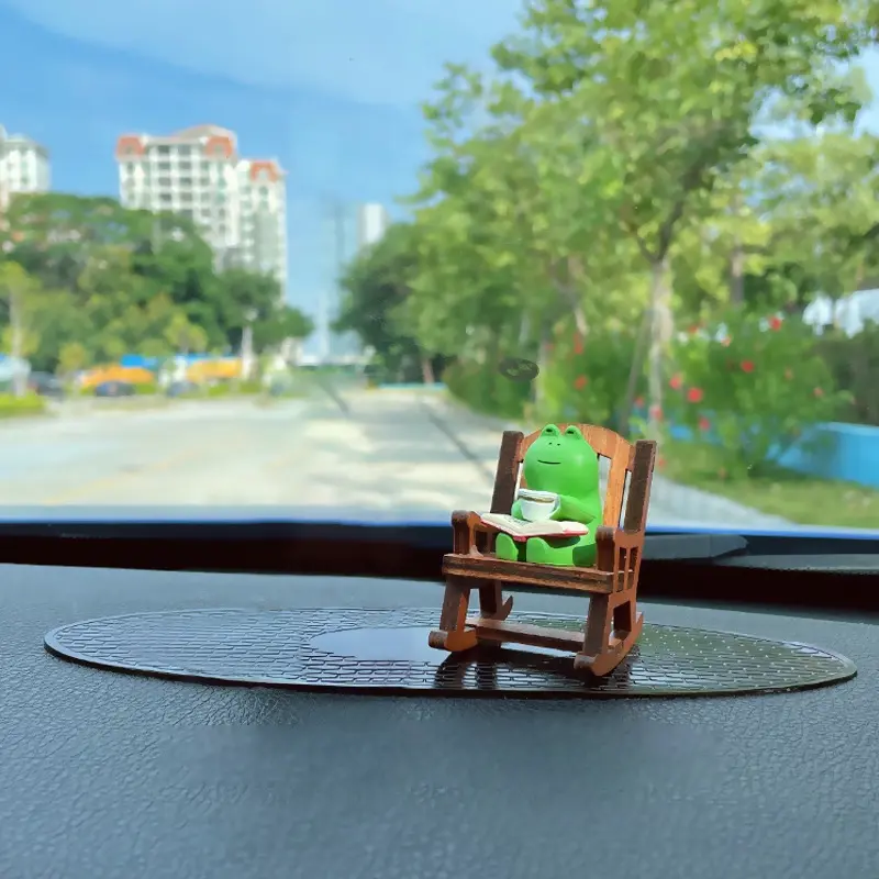 Mini Cute Cartoon Frog Rocking Chair Sculpture Pendant Coffee Desk Lamp Frog Resin Office Desktop Decoration Car Interior Crafts